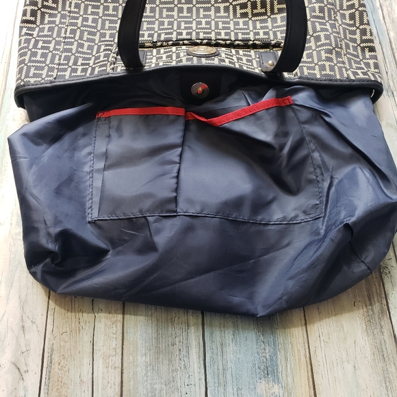Tommy Hilfiger Purse! - Picture 9 of 16